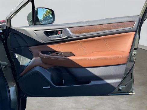 Used 2018 Subaru Outback 3.6R Touring w/ Popular Package #3 image 32