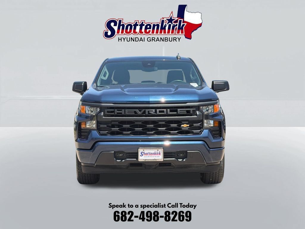 Used 2022 Chevrolet Silverado 1500 Custom RWD image 2