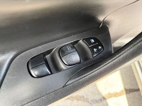 Used 2016 Nissan Altima 3.5 SL FWD image 18