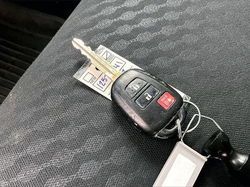 Used 2022 Toyota Tacoma SR5 image 11