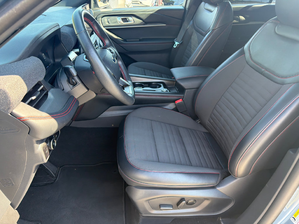 Used 2025 Ford Explorer ST-Line AWD/4WD image 9