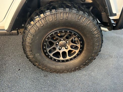 Used 2022 Jeep Wrangler Unlimited Rubicon w/ Xtreme Recon 35" Tire Package AWD/4WD image 41