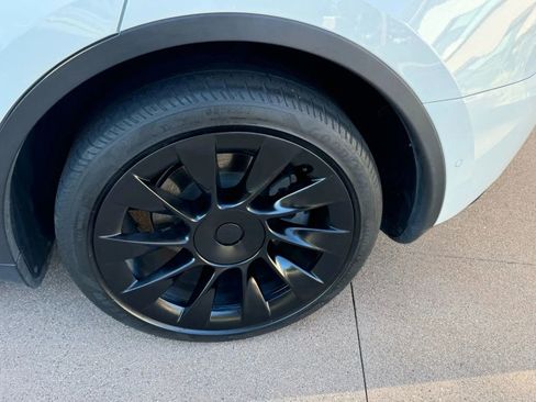 Used 2023 Tesla Model Y Long Range image 40