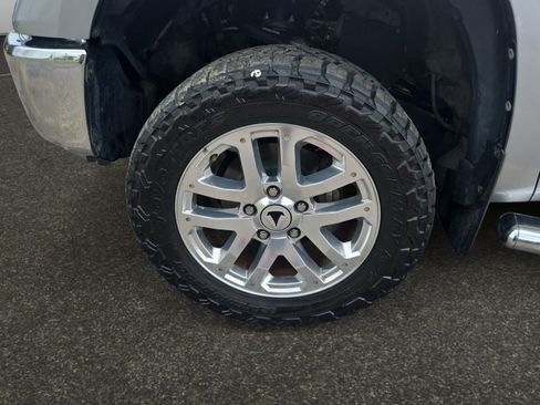 Used 2018 Toyota Tundra SR5 w/ SR5 Upgrade Package AWD/4WD image 13
