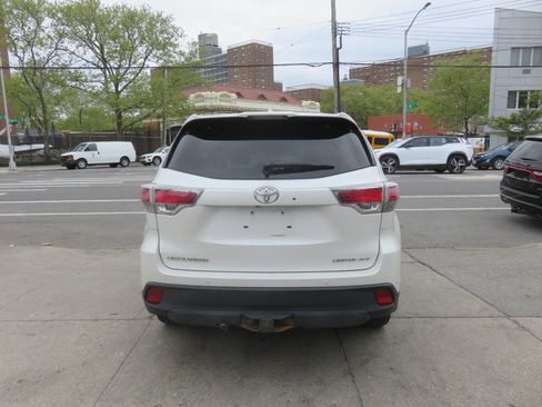 Used 2015 Toyota Highlander Limited w/ Driver Technology Package AWD/4WD image 8