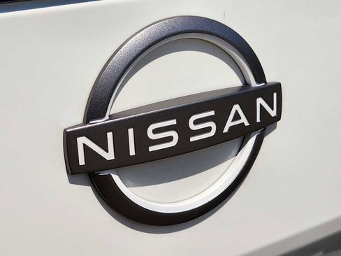 Used 2024 Nissan Frontier SV AWD/4WD image 12