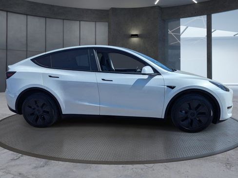 Used 2025 Tesla Model Y Long Range image 7