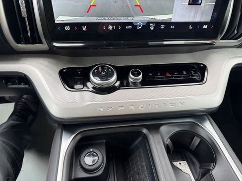 Certified 2025 Ford Expedition Active image 24