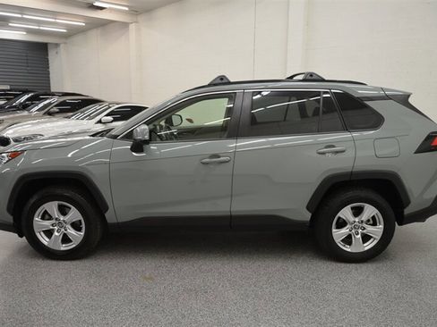 Used 2019 Toyota RAV4 XLE w/ Convenience Package image 4