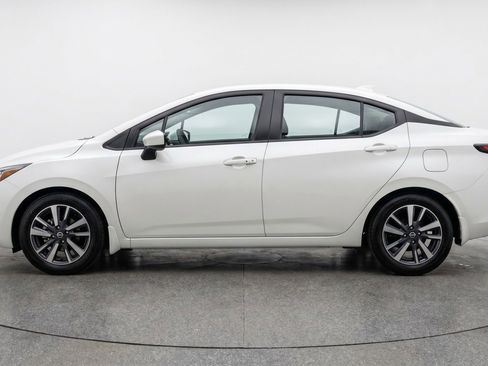 Used 2025 Nissan Versa SV image 5