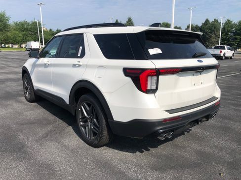 New 2025 Ford Explorer ST image 3