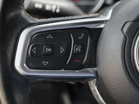 Used 2022 Jeep Wrangler Unlimited Sahara AWD/4WD image 18