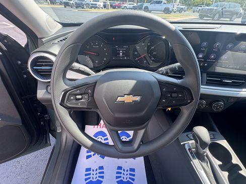 New 2026 Chevrolet Trax LS w/ LS Convenience Package FWD image 17