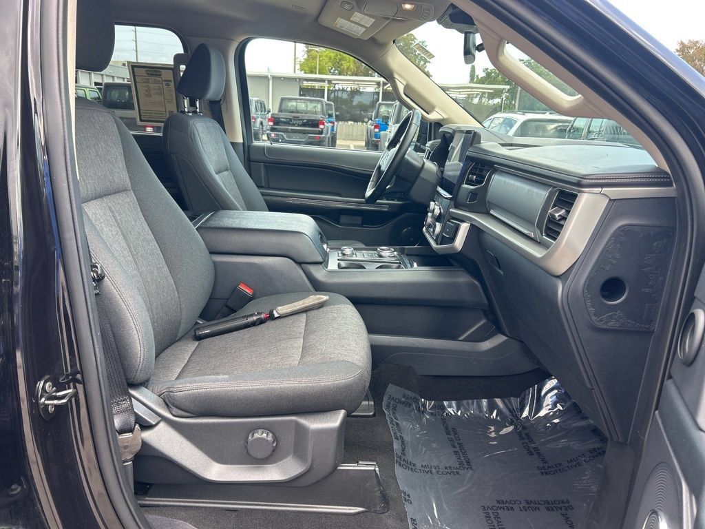 Used 2024 Ford Expedition XLT AWD/4WD image 22