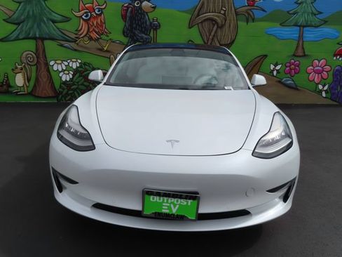 Used 2019 Tesla Model 3 Standard Range RWD image 2