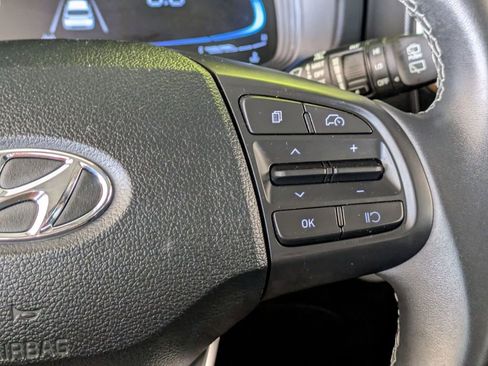 Used 2025 Hyundai Venue SEL FWD image 21