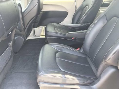 Used 2024 Chrysler Pacifica Limited FWD image 20