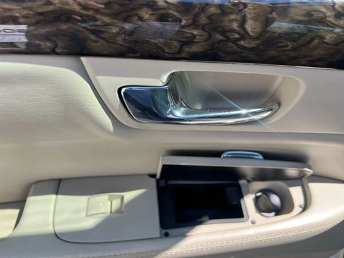 Used 2009 Cadillac DTS w/ Trunk Convenience Package image 24