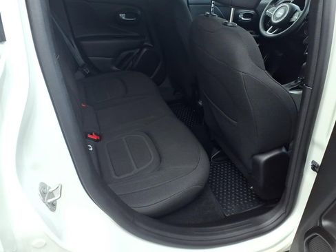 Used 2022 Jeep Renegade Latitude AWD/4WD image 18