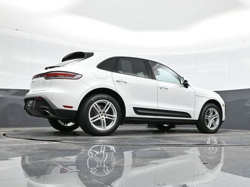 Certified 2025 Porsche Macan AWD/4WD image 38