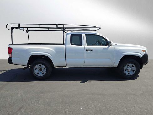 Used 2016 Toyota Tacoma SR RWD image 2