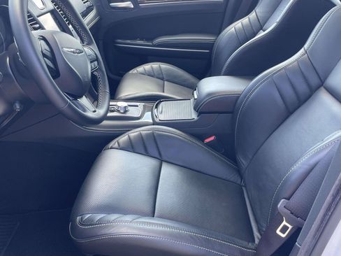 Used 2023 Chrysler 300 C RWD image 12