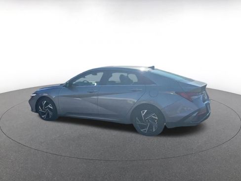 Used 2025 Hyundai Elantra SEL image 10