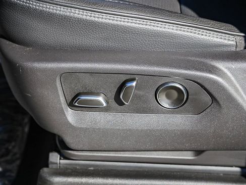 Used 2025 GMC Yukon XL Denali image 23