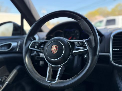 Used 2016 Porsche Cayenne image 19