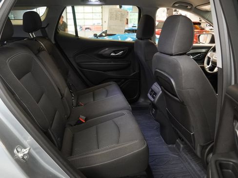 Used 2024 GMC Terrain SLE w/ Driver Convenience Package FWD image 32
