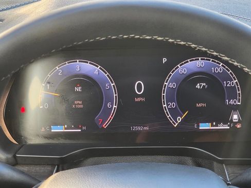 Used 2024 Jeep Grand Cherokee Limited w/ Black Appearance Package image 18