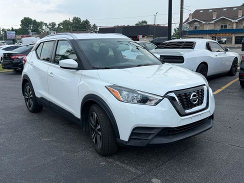 Used 2019 Nissan Kicks SV FWD image 3