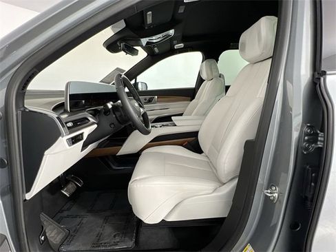 Used 2026 Cadillac Vistiq Sport image 20