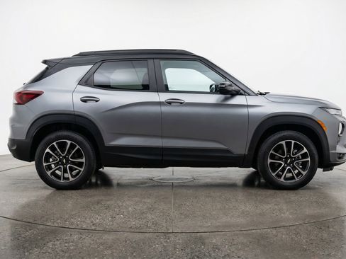 Used 2025 Chevrolet TrailBlazer LT image 11