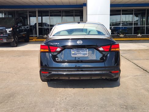 Used 2025 Nissan Altima 2.5 SV FWD image 7