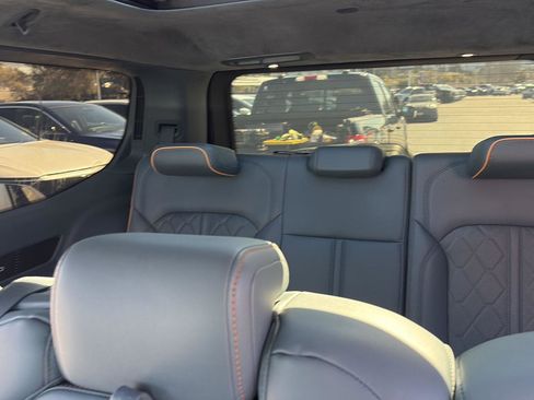 Used 2022 Jeep Grand Wagoneer Series III w/ Flexible Seating Group image 23