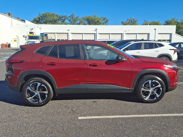 Used 2025 Chevrolet Trax RS w/ Sunroof Package FWD image 7