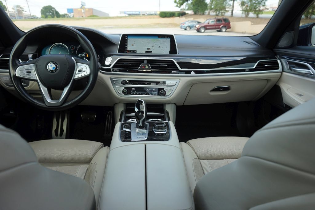 Used 2019 BMW 750i w/ Executive Package RWD image 35