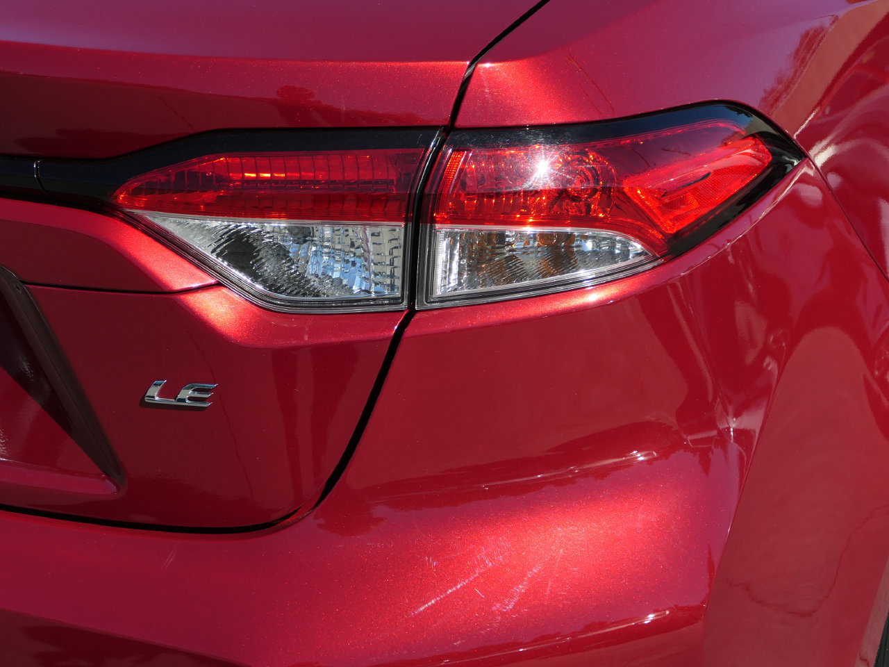 Used 2025 Toyota Corolla LE FWD image 4