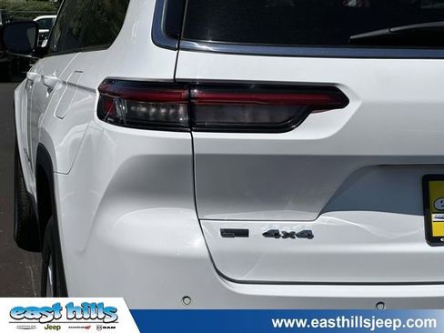 Used 2022 Jeep Grand Cherokee L Limited AWD/4WD image 12