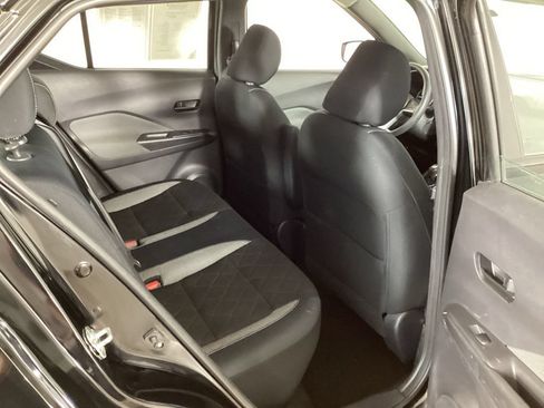 Used 2018 Nissan Kicks SV FWD image 33