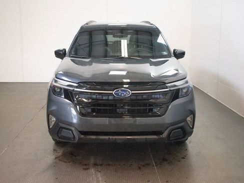 Used 2025 Subaru Forester Touring AWD/4WD image 2