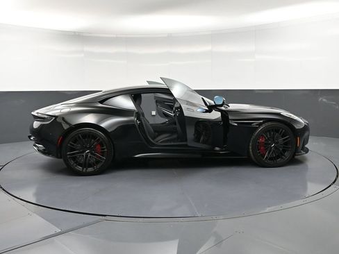 Used 2025 Aston Martin DB12 Coupe RWD image 33