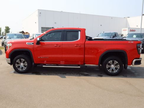 Used 2020 GMC Sierra 1500 SLE w/ SLE Value Package AWD/4WD image 4