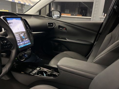 Used 2020 Toyota Prius Prime XLE image 24