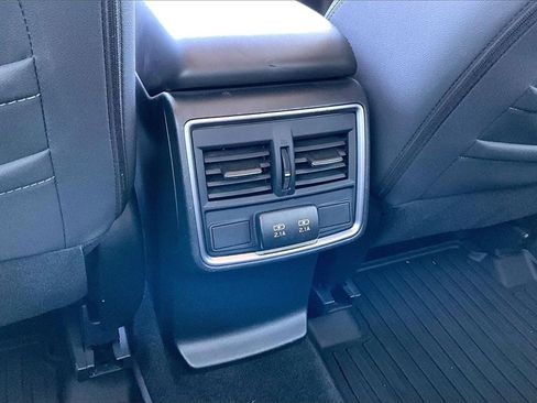 Used 2023 Subaru Forester Premium image 31