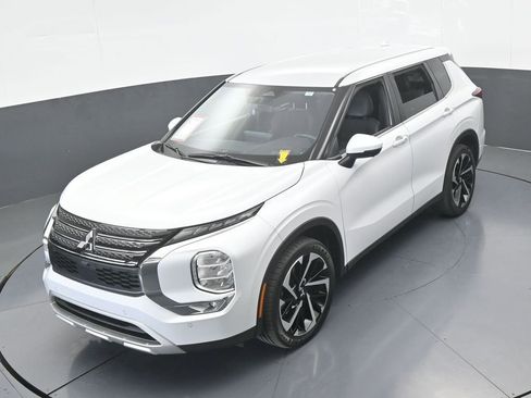 Used 2023 Mitsubishi Outlander SE image 54