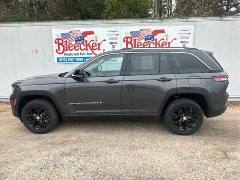 Used 2023 Jeep Grand Cherokee Limited image 7
