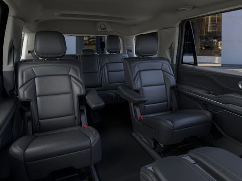 New 2026 Lincoln Navigator Premiere AWD/4WD image 12