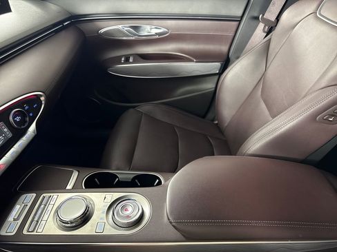 Certified 2022 Genesis GV70 2.5T w/ Advanced Package AWD/4WD image 22